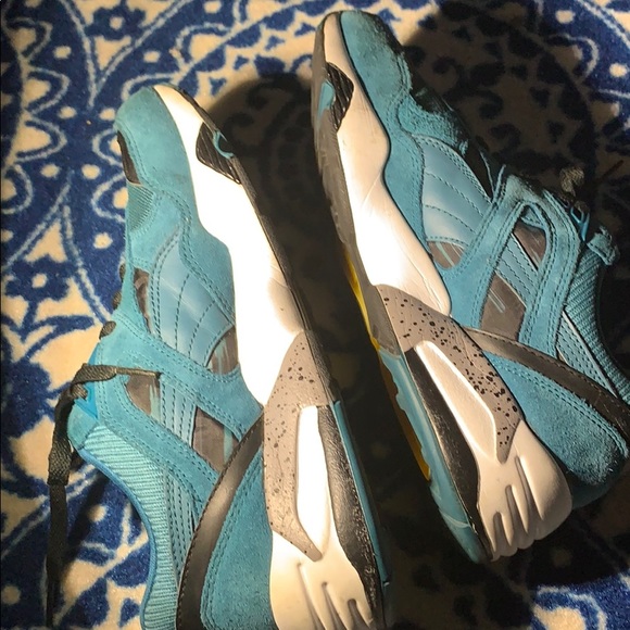 Shoes - Picture 3 of 4